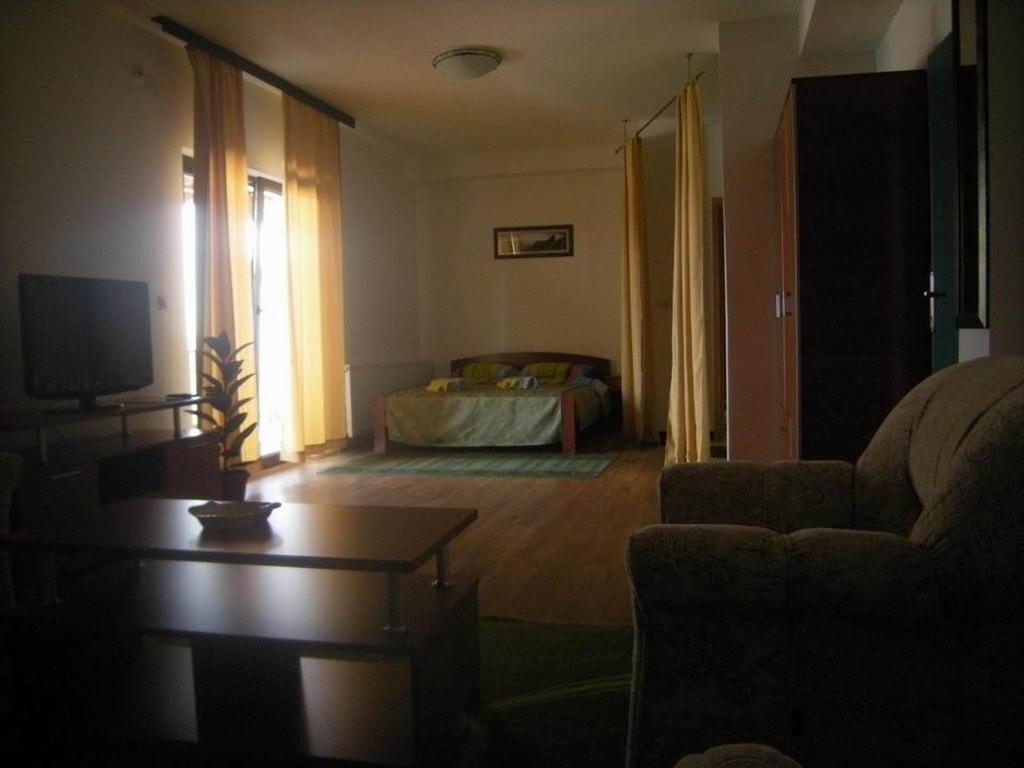 Bazeni Baikal Hotel Topola Eksteriør billede